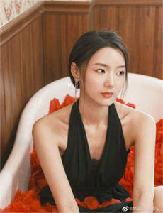 《黄色电影一级-强奸美女老师》