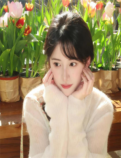 《死亡的微笑》叙事手法非主流解析颠覆性的：时间线安排与视角切换技巧探讨